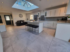 city centre - 2 bed house, parking for 2